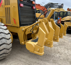 used Cat 140h grader