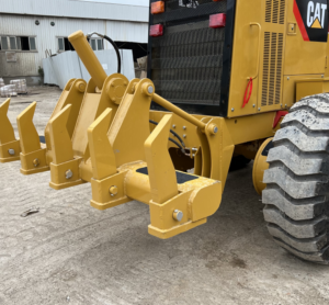 used Cat 140h grader