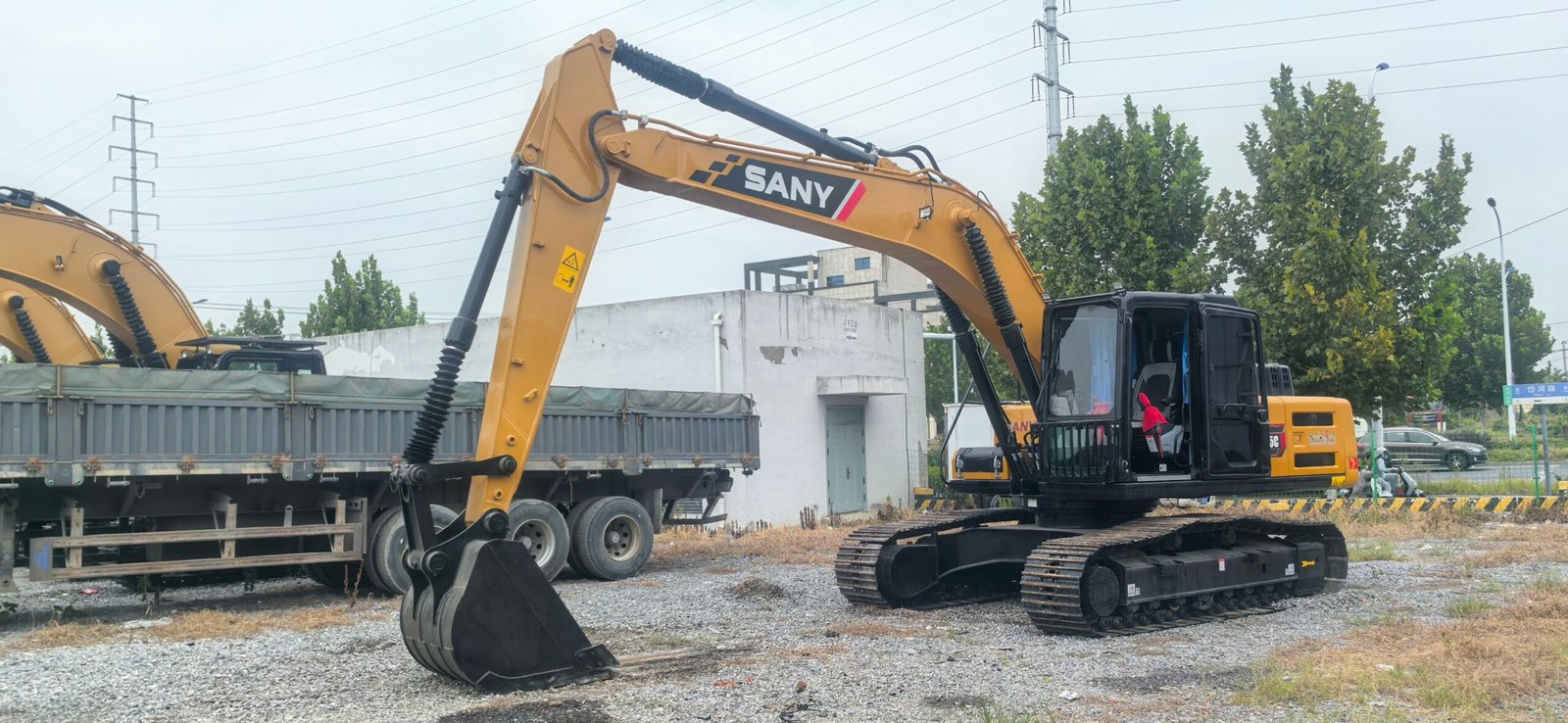 The Front-left side of the Sany 215C Excavator