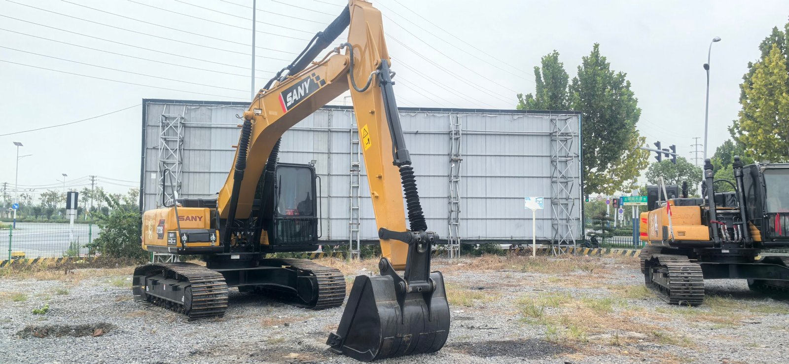 The Front-right side of the Sany 215C Excavator