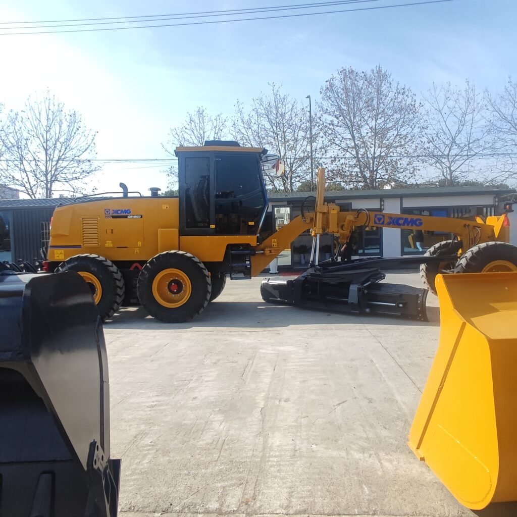 Used XCMG GR1803 grader